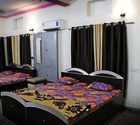 Hotel Roshan Varanasi Exterior photo