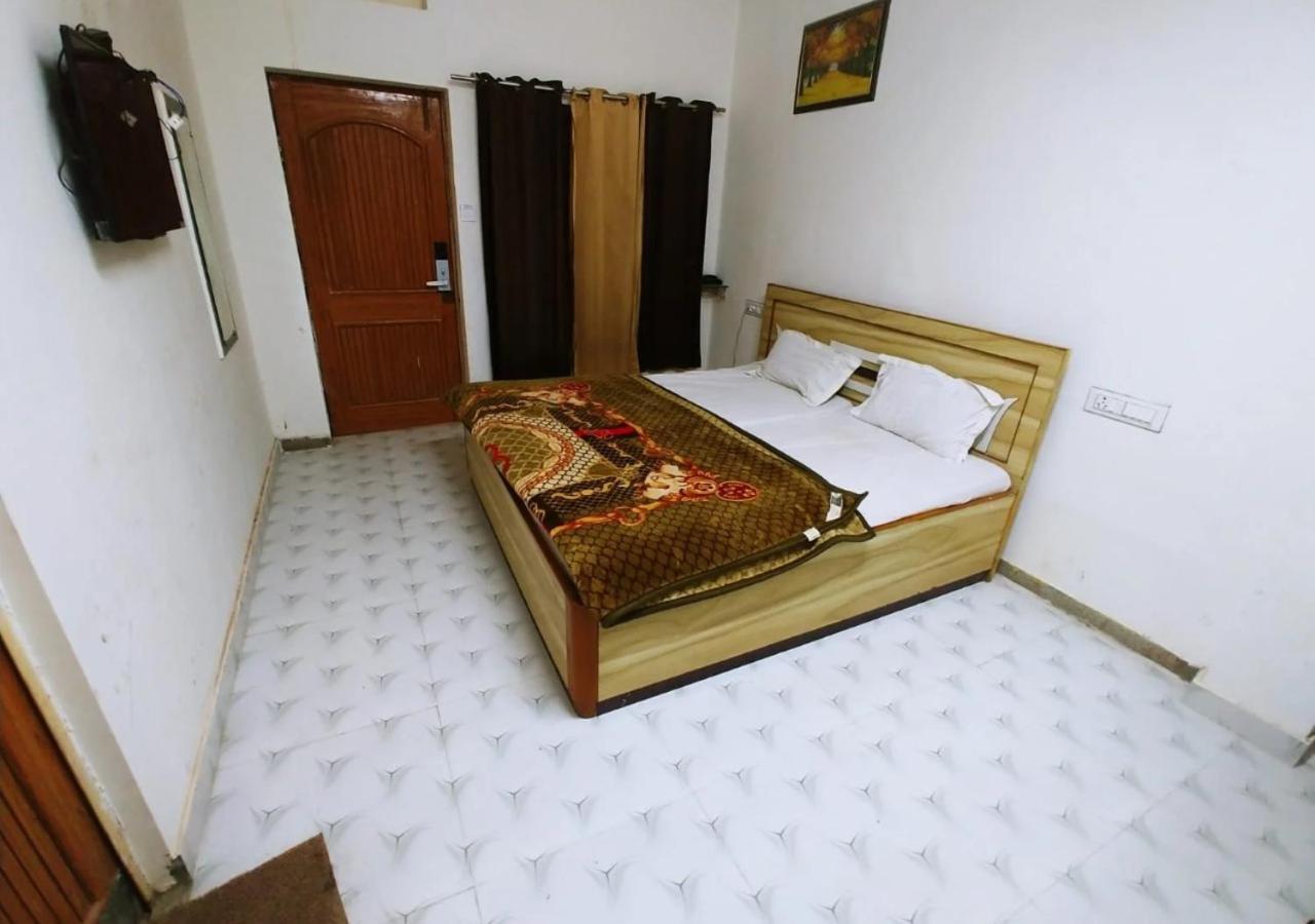 Hotel Roshan Varanasi Exterior photo