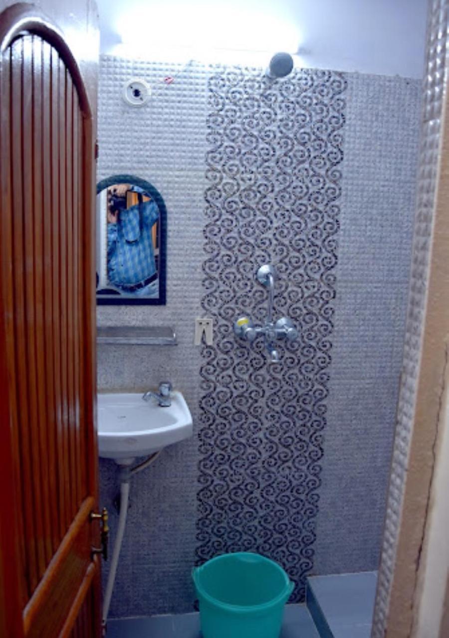 Hotel Roshan Varanasi Exterior photo